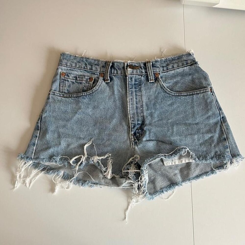 Levi's 550 blue denim high waisted distressed shorts